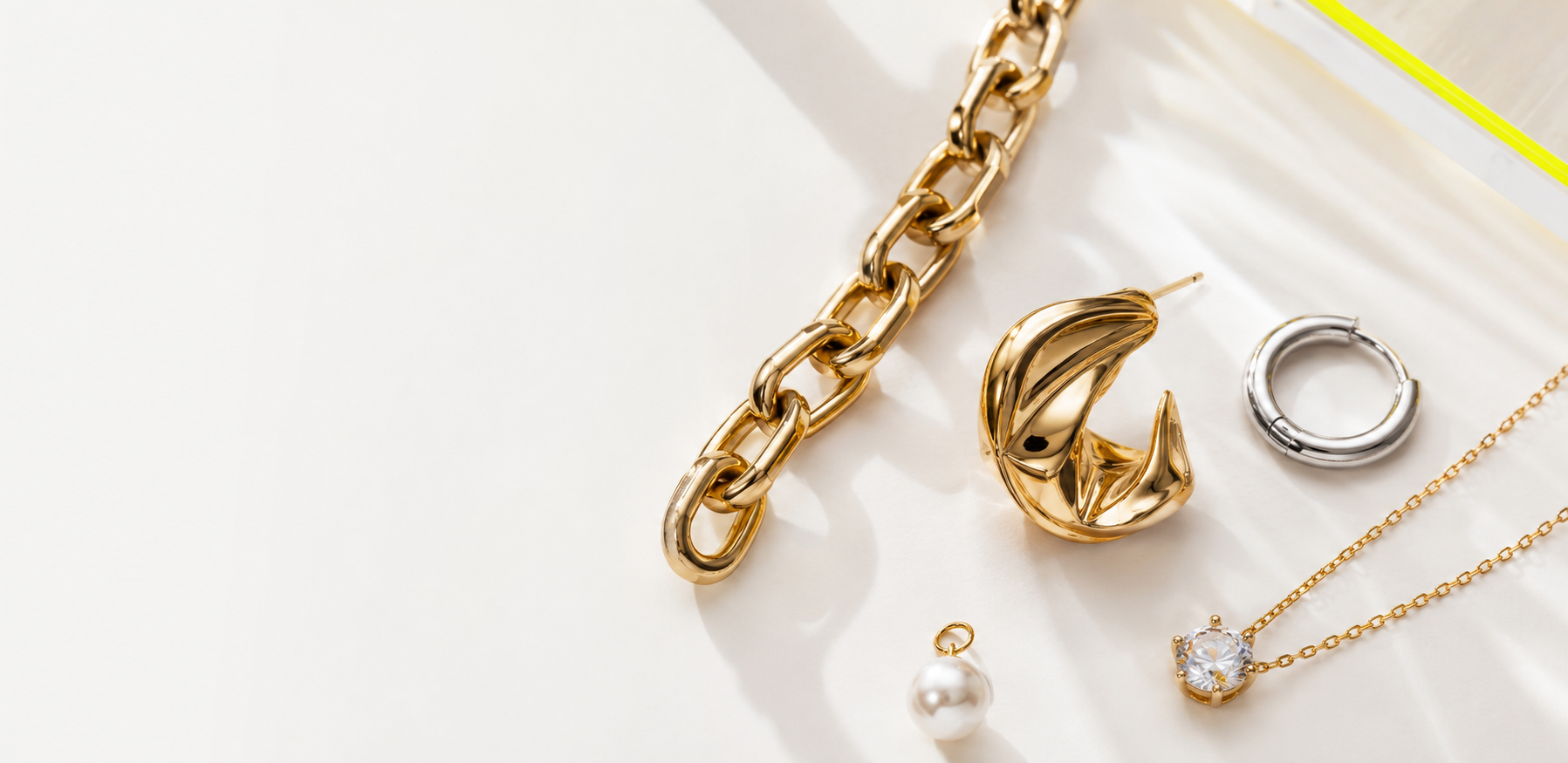 Bijoux Bequeen aux finitions dorées et argentées