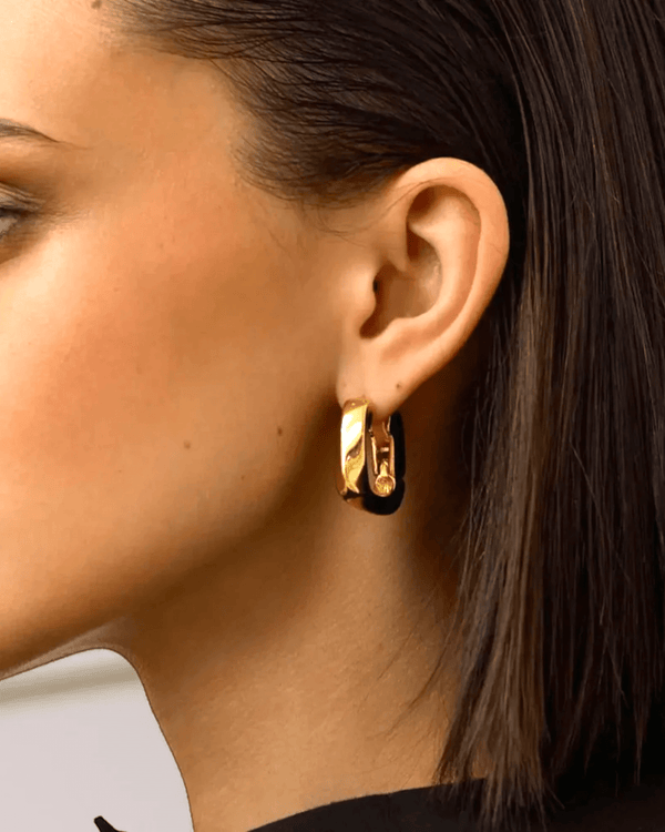 Boucles d'oreilles Lina – Créoles carrées en acier inoxydable doré 20mm - BEQUEEN PARIS